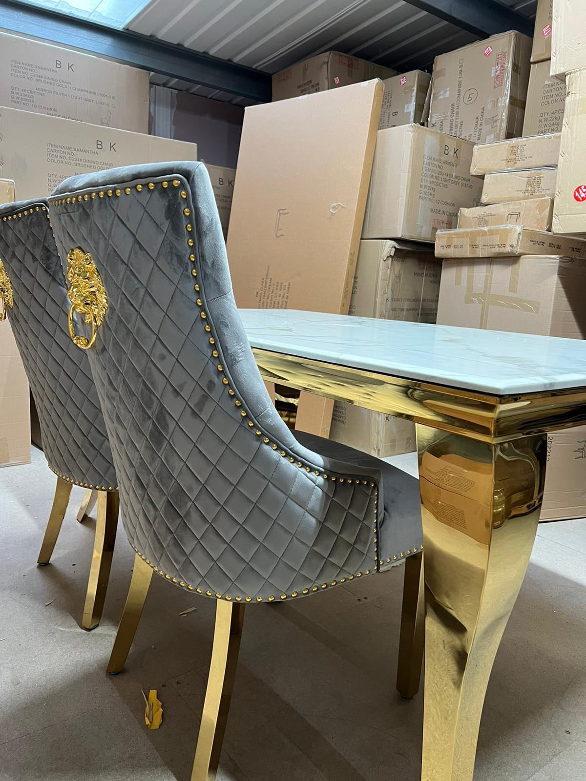 Marble table Gold and white and chairs