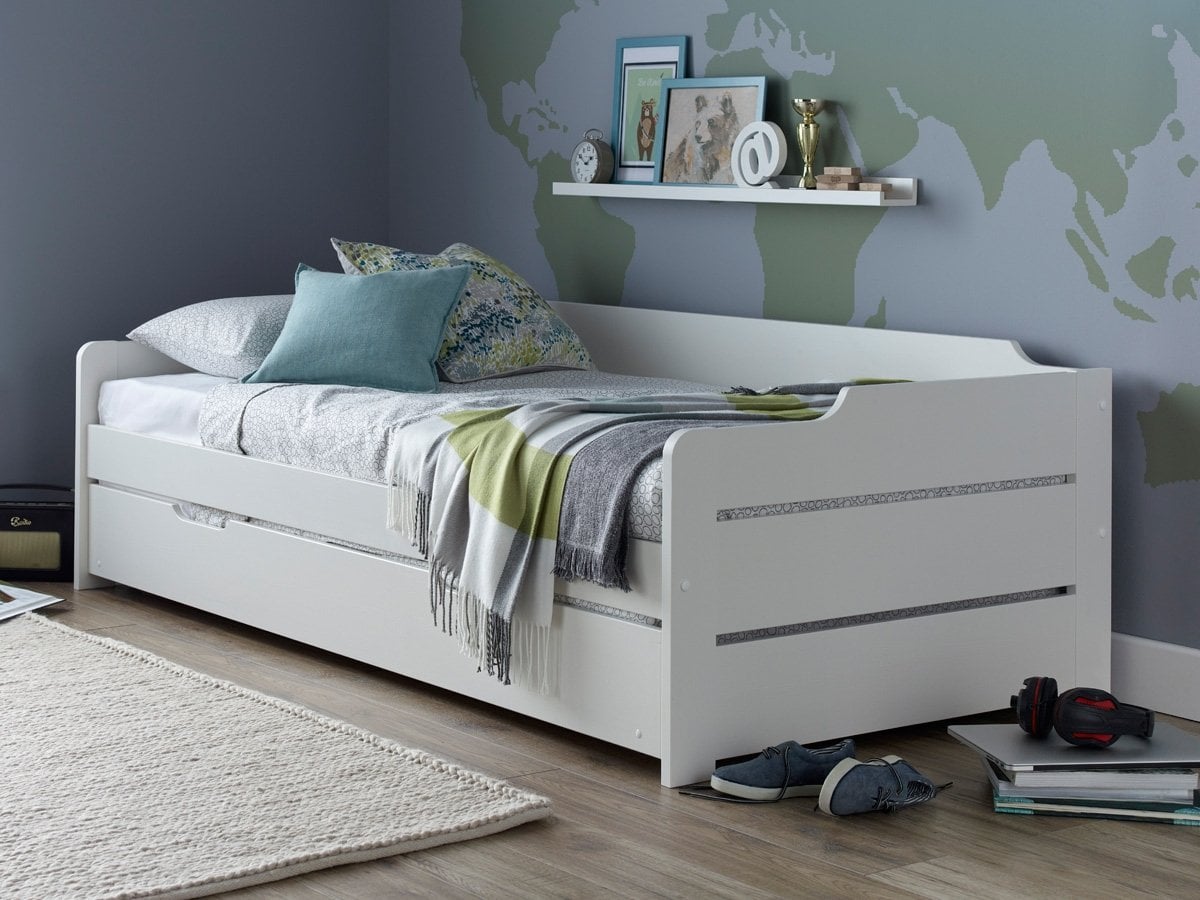 Copella wooden guest bed