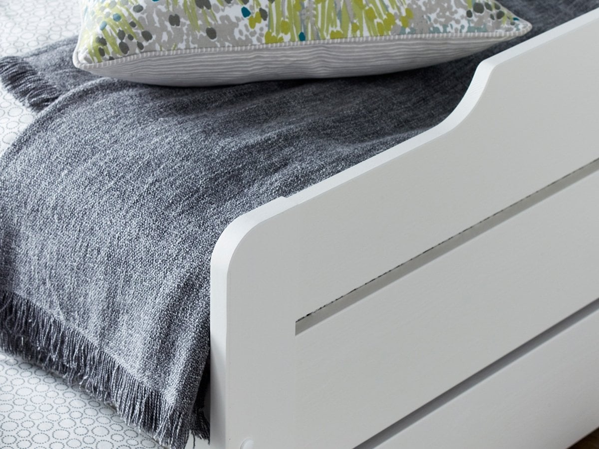 Copella wooden guest bed