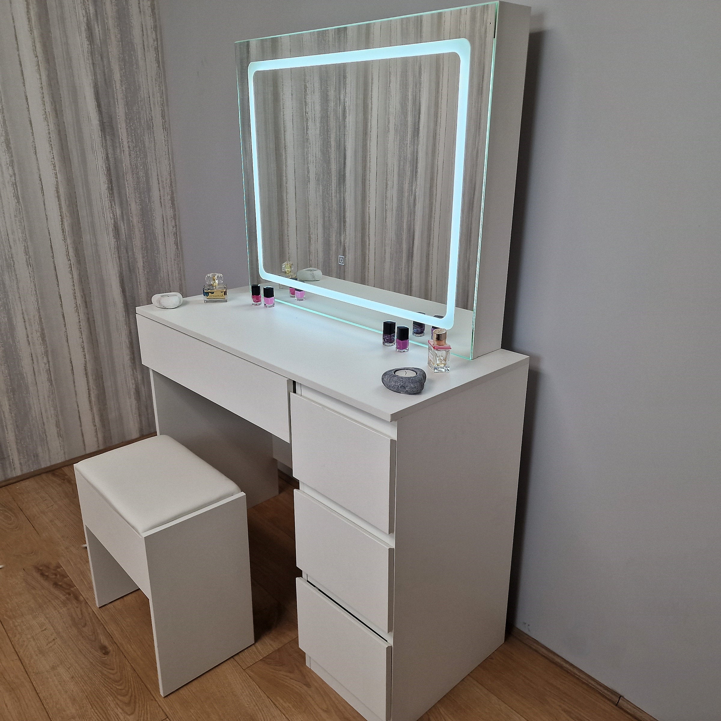 Anaya high gloss dressing table