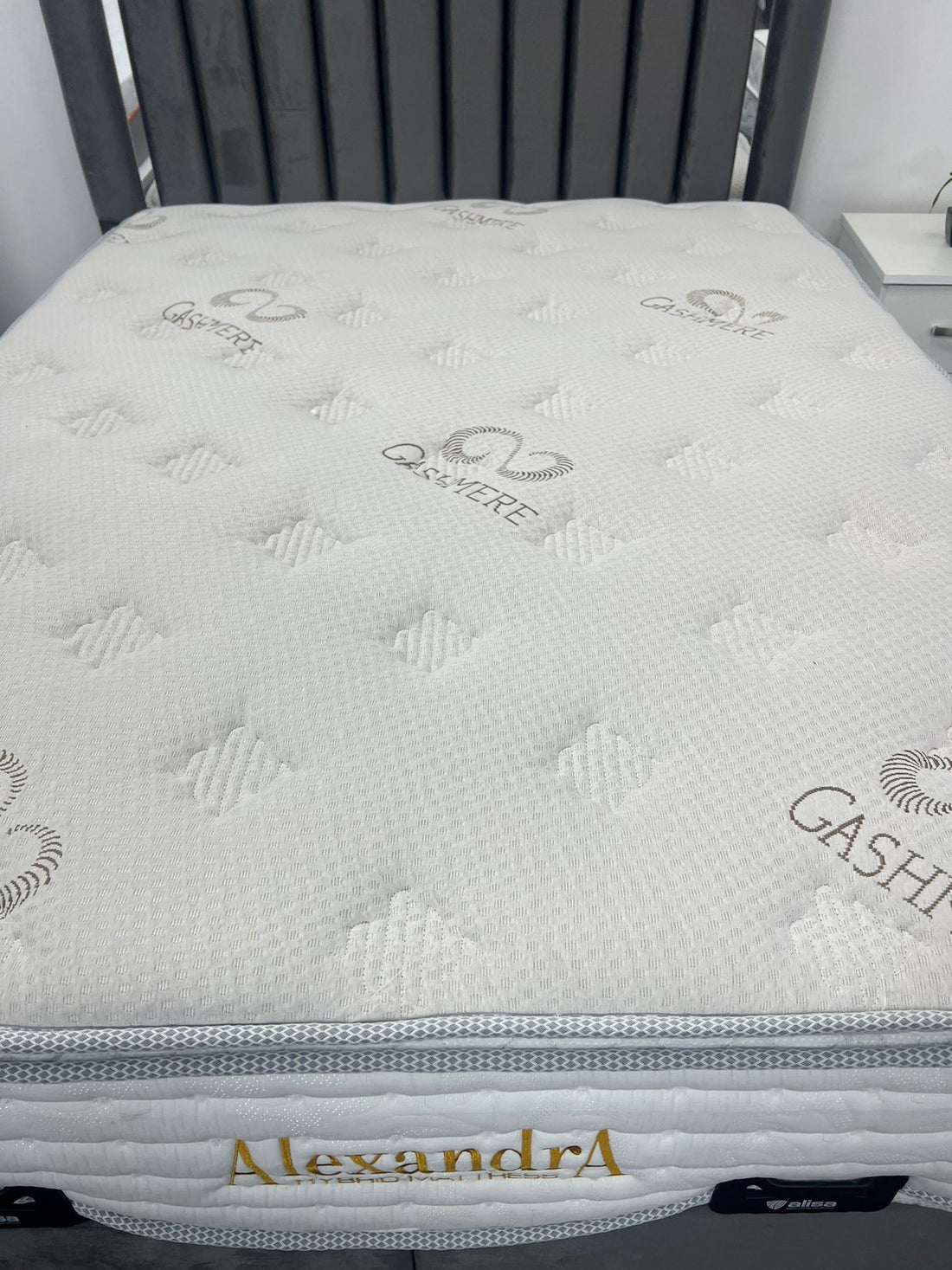 Alexdra hybrid mattress