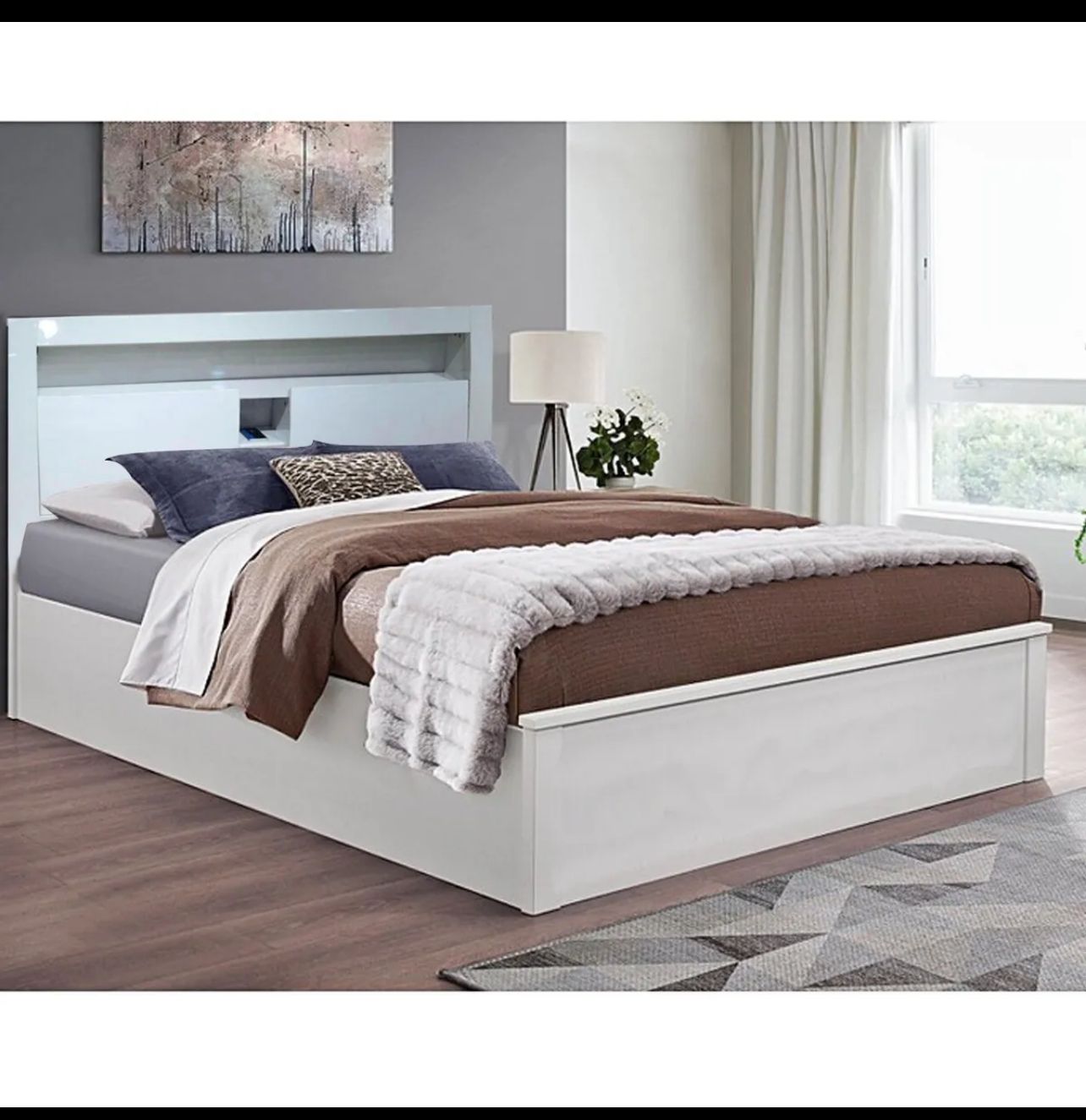 Solid wooden high gloss bed